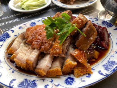 26 Haziran 2020 'de Brüksel, Belçika' da bir restoranda servis edilen jöleli ördek filetosu.