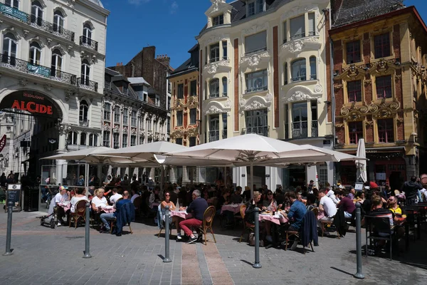 Clienti Approfittano Della Terrazza Del Bar Ristorante Mentre Settore Horeca — Foto Stock