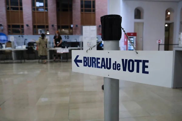 Funcionarios Electorales Centro Electoral Durante Segunda Vuelta Las Elecciones Municipales —  Fotos de Stock