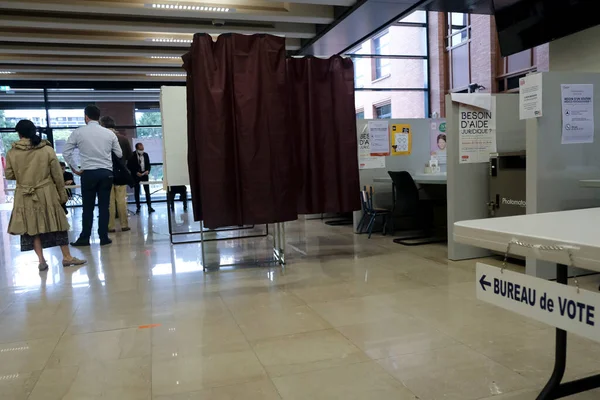 Valtjänstemän Vid Vallokal Den Andra Omgången Det Franska Kommunalvalet Lille — Stockfoto
