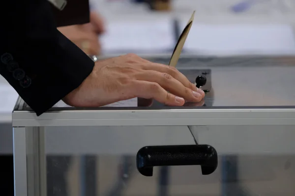 Wahlhelfer Einem Wahllokal Während Der Zweiten Runde Der Französischen Kommunalwahlen — Stockfoto