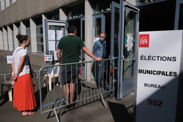 Les Électeurs Arrivent Dans Bureau Vote Lors Deuxième Tour Des — Photo