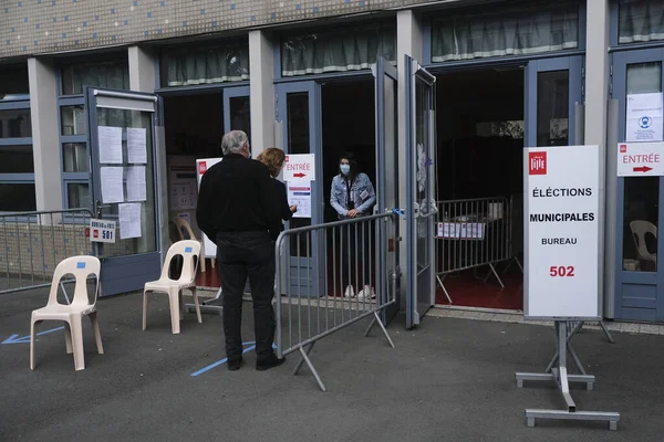 Les Électeurs Arrivent Dans Bureau Vote Lors Deuxième Tour Des — Photo