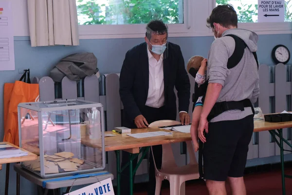 Les Électeurs Ont Voté Dans Bureau Vote Lors Deuxième Tour — Photo