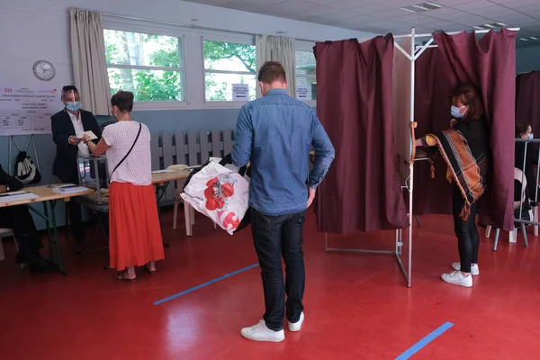 Wyborcy Oddali Swoje Głosy Lokalu Wyborczym Podczas Drugiej Rundy Wyborów — Zdjęcie stockowe