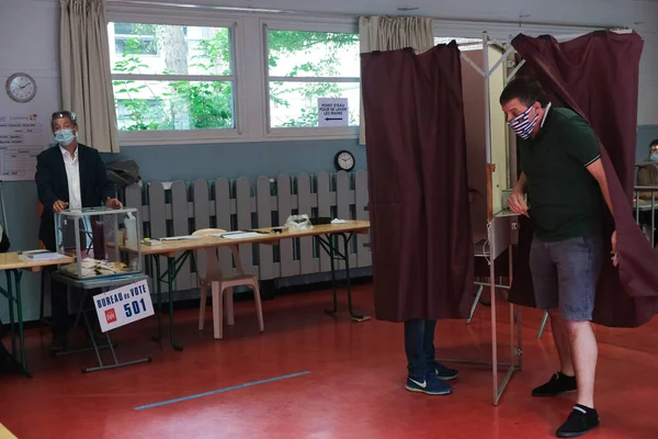 Les Électeurs Ont Voté Dans Bureau Vote Lors Deuxième Tour — Photo