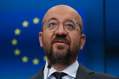 Brüksel, Belçika. 30 Haziran 2020. AB Konseyi Başkanı Charles Michel ve AB Komisyonu Başkanı Ursula von der Leyen, AB-Kore zirvesi sonrasında düzenlenen basın toplantısına katıldılar.