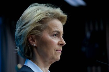 Brüksel, Belçika. 30 Haziran 2020. AB Konseyi Başkanı Charles Michel ve AB Komisyonu Başkanı Ursula von der Leyen, AB-Kore zirvesi sonrasında düzenlenen basın toplantısına katıldılar.