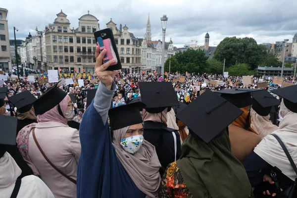 Brussels Belgium 5Th July 2020 Women Wearing Graduation Hats Hijab — Stock Photo, Image