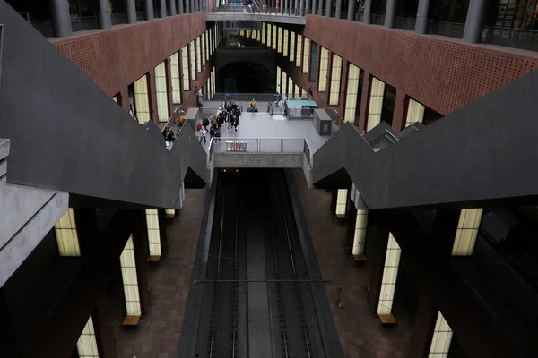 Reisende Einem Bahnhof Antwerpen Belgien Juli 2020 — Stockfoto