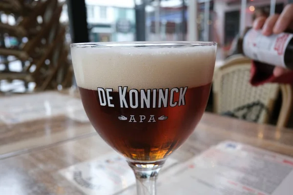 Ett Glas Koninck Från Antwerpens Bryggeri Belgien Den Juli 2020 — Stockfoto