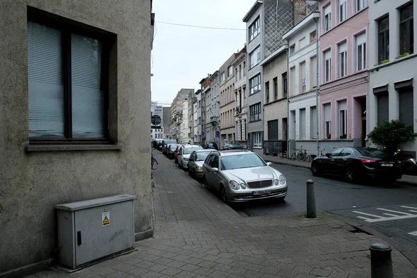 Χώρος Στάθμευσης Αυτοκινήτων Στους Δρόμους Του Κέντρου Της Αμβέρσας Βέλγιο — Φωτογραφία Αρχείου