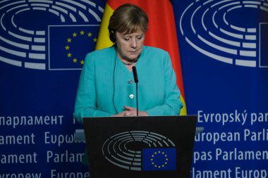 Almanya Başbakanı Angela Merkel ve Avrupa Parlamentosu Başkanı David Sassoli 8 Temmuz 2020 'de Brüksel, Belçika' daki Avrupa Parlamentosu 'nda düzenlenen ortak basın toplantısına katıldılar.. 