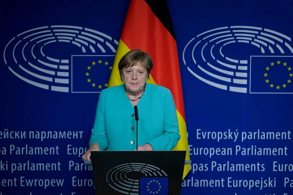Tysklands Förbundskansler Angela Merkel Och Europaparlamentets Talman David Sassoli Deltar — Stockfoto