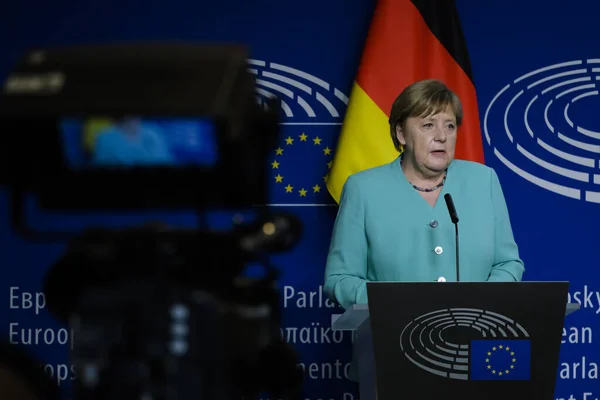 Канцлер Німеччини Ангела Меркель Президент Європейського Парламенту Девід Сассолі Беруть — стокове фото