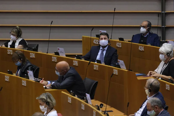 Miembros Del Parlamento Europeo Con Máscaras Durante Una Sesión Plenaria — Foto de Stock