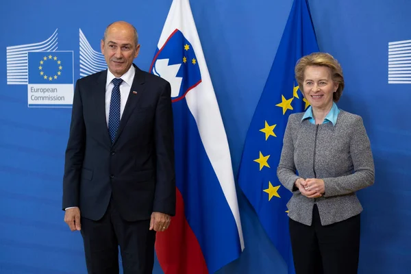 Premier Ministre Slovène Janez Jansa Pose Avec Ursula Von Der — Photo