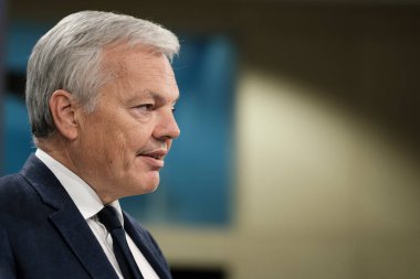 Avrupa Komisyonu Üyesi Vera Jourova ve Avrupa Adalet Komiseri Didier Reynders, 16 Temmuz 2020 'de Brüksel, Belçika' daki AB genel merkezinde düzenlenen veri koruma konulu basın toplantısına katıldılar..