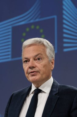 Avrupa Komisyonu Üyesi Vera Jourova ve Avrupa Adalet Komiseri Didier Reynders, 16 Temmuz 2020 'de Brüksel, Belçika' daki AB genel merkezinde düzenlenen veri koruma konulu basın toplantısına katıldılar..