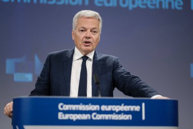 Avrupa Komisyonu Üyesi Vera Jourova ve Avrupa Adalet Komiseri Didier Reynders, 16 Temmuz 2020 'de Brüksel, Belçika' daki AB genel merkezinde düzenlenen veri koruma konulu basın toplantısına katıldılar..