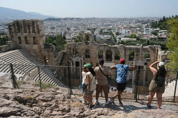 Turister Besöker Odeon Herodes Atticus Aten Grekland Den Augusti 2020 — Stockfoto