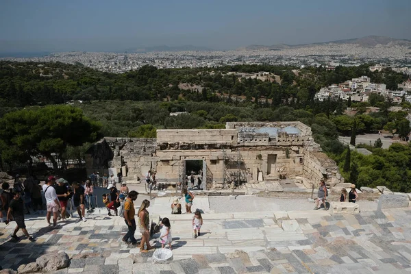 Los Turistas Visitan Colina Acrópolis Atenas Grecia Agosto 2020 — Foto de Stock