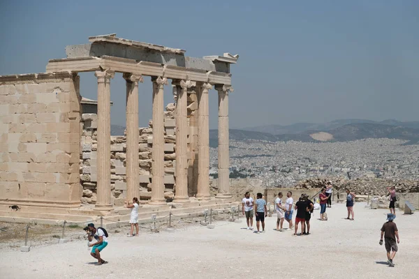 Turister Besöker Akropolis Kulle Aten Grekland Den Augusti 2020 — Stockfoto