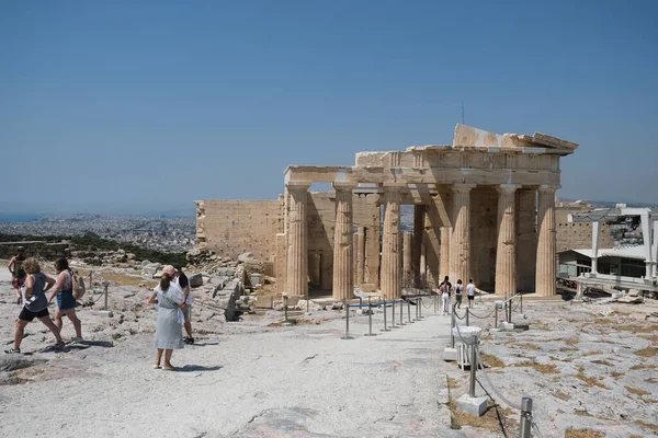 Turistas Visitam Colina Acrópole Atenas Grécia Agosto 2020 — Fotografia de Stock