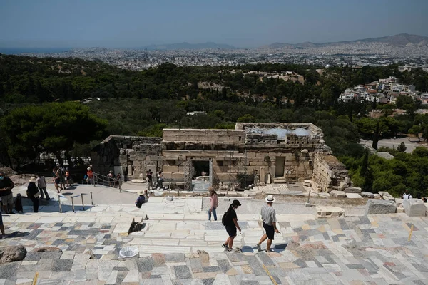 Los Turistas Visitan Colina Acrópolis Atenas Grecia Agosto 2020 — Foto de Stock