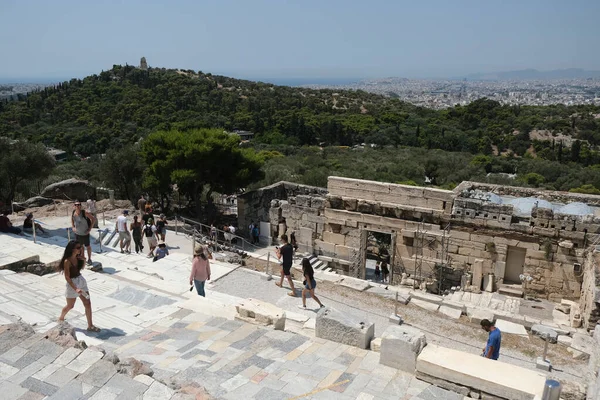 Los Turistas Visitan Colina Acrópolis Atenas Grecia Agosto 2020 — Foto de Stock