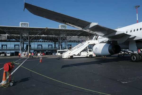 Ege havayolu şirketi, 29 Temmuz 2020 'de Yunanistan' ın Selanik kentindeki Makedonya Havaalanı 'nda pistte bulunuyor.