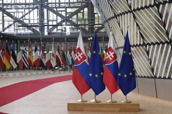 Bruselas Bélgica Julio 2020 Bandera Europea Bandera Eslovaquia Sede Del —  Fotos de Stock