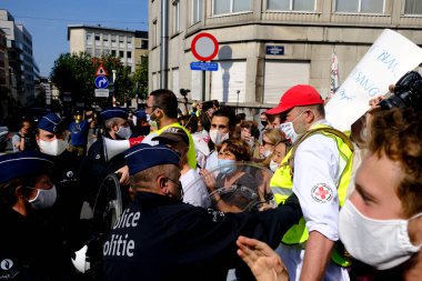 13 Eylül 2020 'de Brüksel, Belçika' da düzenlenen Sağlık Sektörü protestosu sırasında protestocular polisle çatıştı.