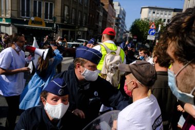 13 Eylül 2020 'de Brüksel, Belçika' da düzenlenen Sağlık Sektörü protestosu sırasında protestocular polisle çatıştı.