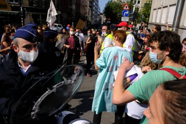13 Eylül 2020 'de Brüksel, Belçika' da düzenlenen Sağlık Sektörü protestosu sırasında protestocular polisle çatıştı.