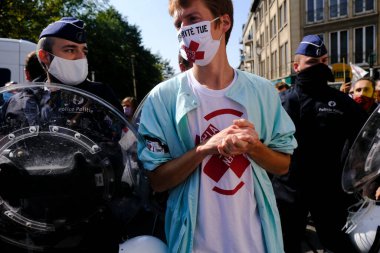 13 Eylül 2020 'de Brüksel, Belçika' da düzenlenen Sağlık Sektörü protestosu sırasında protestocular polisle çatıştı.