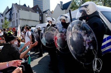 13 Eylül 2020 'de Brüksel, Belçika' da düzenlenen Sağlık Sektörü protestosu sırasında protestocular polisle çatıştı.