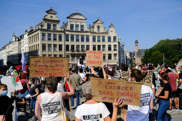 Mensen Met Gezichtsmaskers Dragen Borden Tijdens Een Protest Gezondheidssector Brussel — Stockfoto
