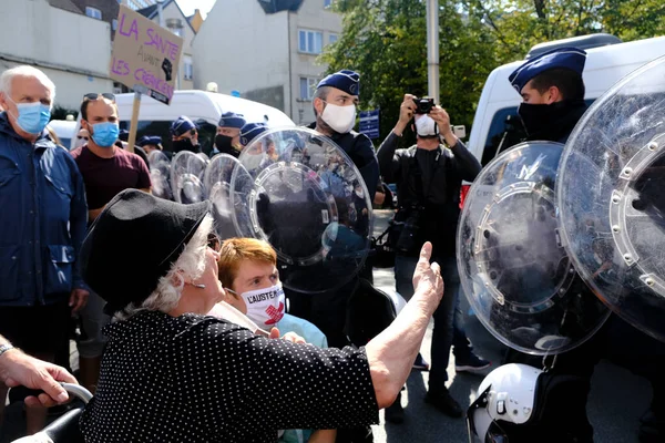Belçika 'nın Brüksel kentinde 13 Eylül 2020 tarihli Coronavirus hastalığı (COVID-19) salgını sırasında Belçika halk sağlığı çalışanları tarafından düzenlenen yürüyüşe göstericiler de katıldı..