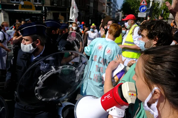 13 Eylül 2020 'de Brüksel, Belçika' da düzenlenen Sağlık Sektörü protestosu sırasında protestocular polisle çatıştı.