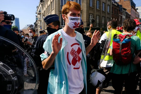 13 Eylül 2020 'de Brüksel, Belçika' da düzenlenen Sağlık Sektörü protestosu sırasında protestocular polisle çatıştı.