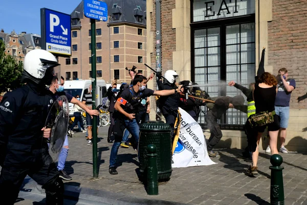 Manifestantes Enfrentan Policía Durante Una Protesta Del Sector Sanitario Bruselas —  Fotos de Stock