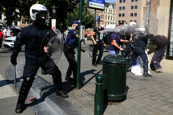 Protestujący Zderzają Się Policją Podczas Protestu Sektorze Zdrowia Brukseli Belgia — Zdjęcie stockowe