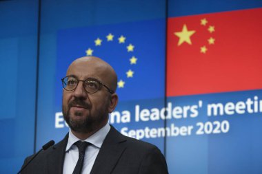 AB Komisyonu Başkanı Ursula von der Leyen ve AB Konseyi Başkanı Charles Michel, Çin Cumhurbaşkanı Xi Jinping ile 14 Eylül 2020 'de Brüksel, Belçika' da yaptıkları zirve sonrasında basın toplantısı düzenlediler..