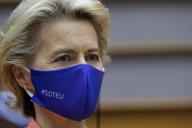 Avrupa Komisyonu Başkanı Ursula von der Leyen, Avrupa Parlamentosu 'nda 16 Eylül 2020' de yaptığı ilk konuşmada maske takıyor..