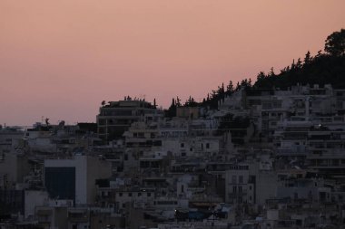 3 Ağustos 2020 'de Atina, Yunanistan' daki konutların manzarası