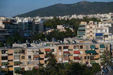 3 Ağustos 2020 'de Atina, Yunanistan' daki konutların manzarası