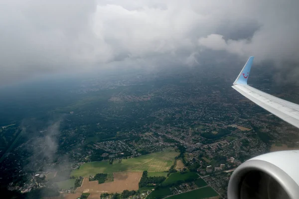 Felhők Megtekintése Repülőgép Ablakából Ahogy Belgium Felett Repül 2020 Július — Stock Fotó