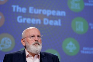 Avrupa Yeşil Anlaşması Komiseri Frans Timmermans, Avrupa Komisyonu 'nun Enerji Komiseri Kadri Simson ile 17 Eylül 2020' de Brüksel, Belçika 'da düzenlediği basın toplantısında,. 