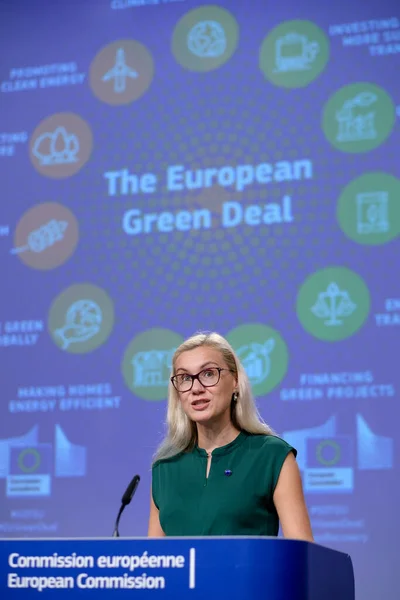 2020年9月17日 ベルギーのブリュッセルで 欧州エネルギー委員会のカドリ シムソン委員長と記者会見が行われました — ストック写真